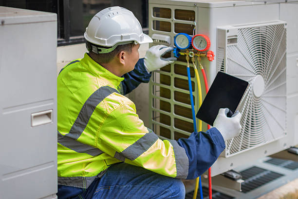 Professional Hvac technician working in Mart, TX